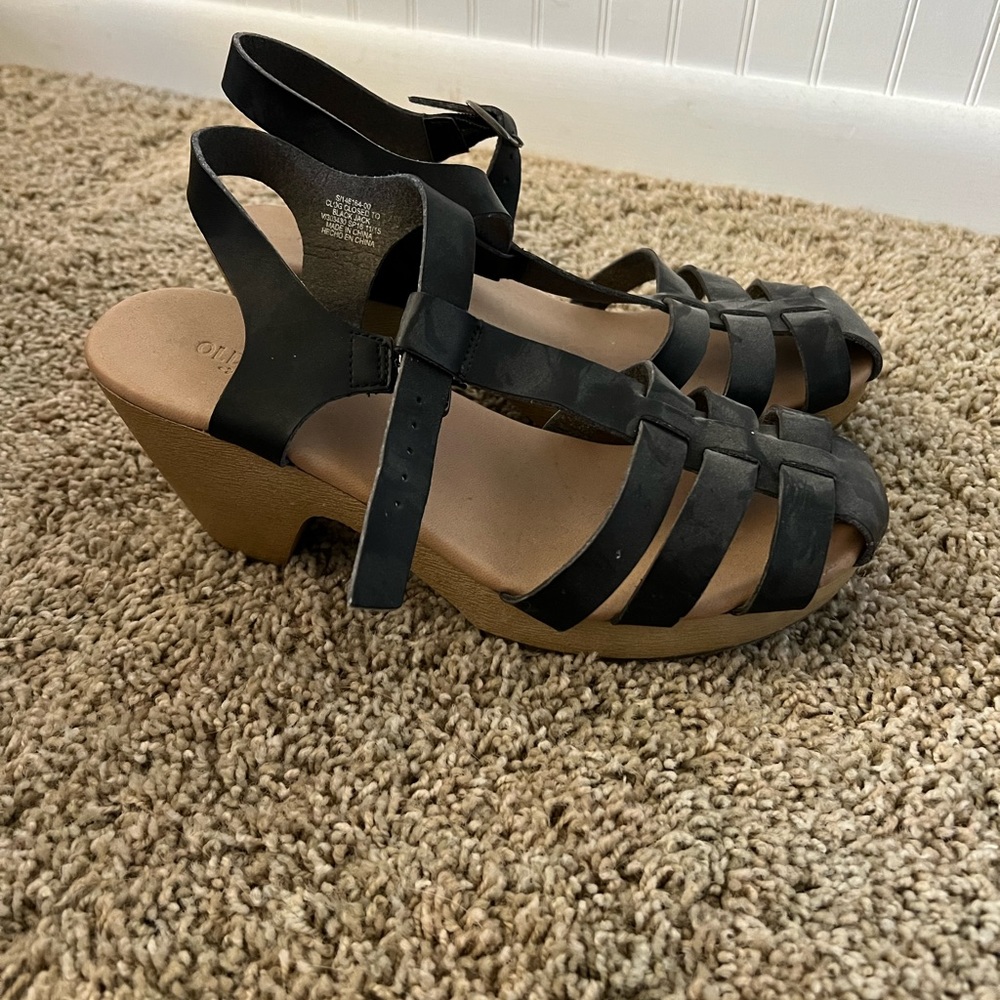 Black close toed heels